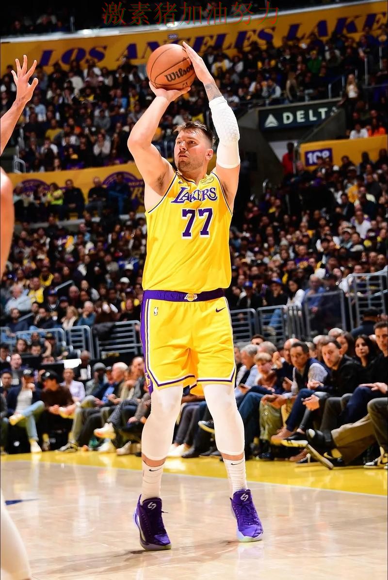 东契奇终场绝杀后赛后讨论持续升温 东契奇终场绝杀后赛后讨论持续升温